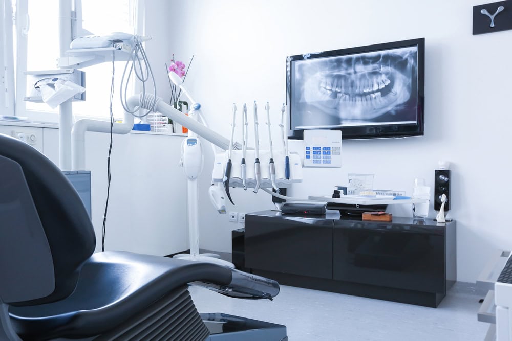 Dentists,Chair,And,Tools,With,X-ray,Picture,On,Tv,In
