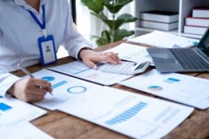 Accountant,Using,Calculator,And,Writing,On,Paper,,Business,Woman,Working